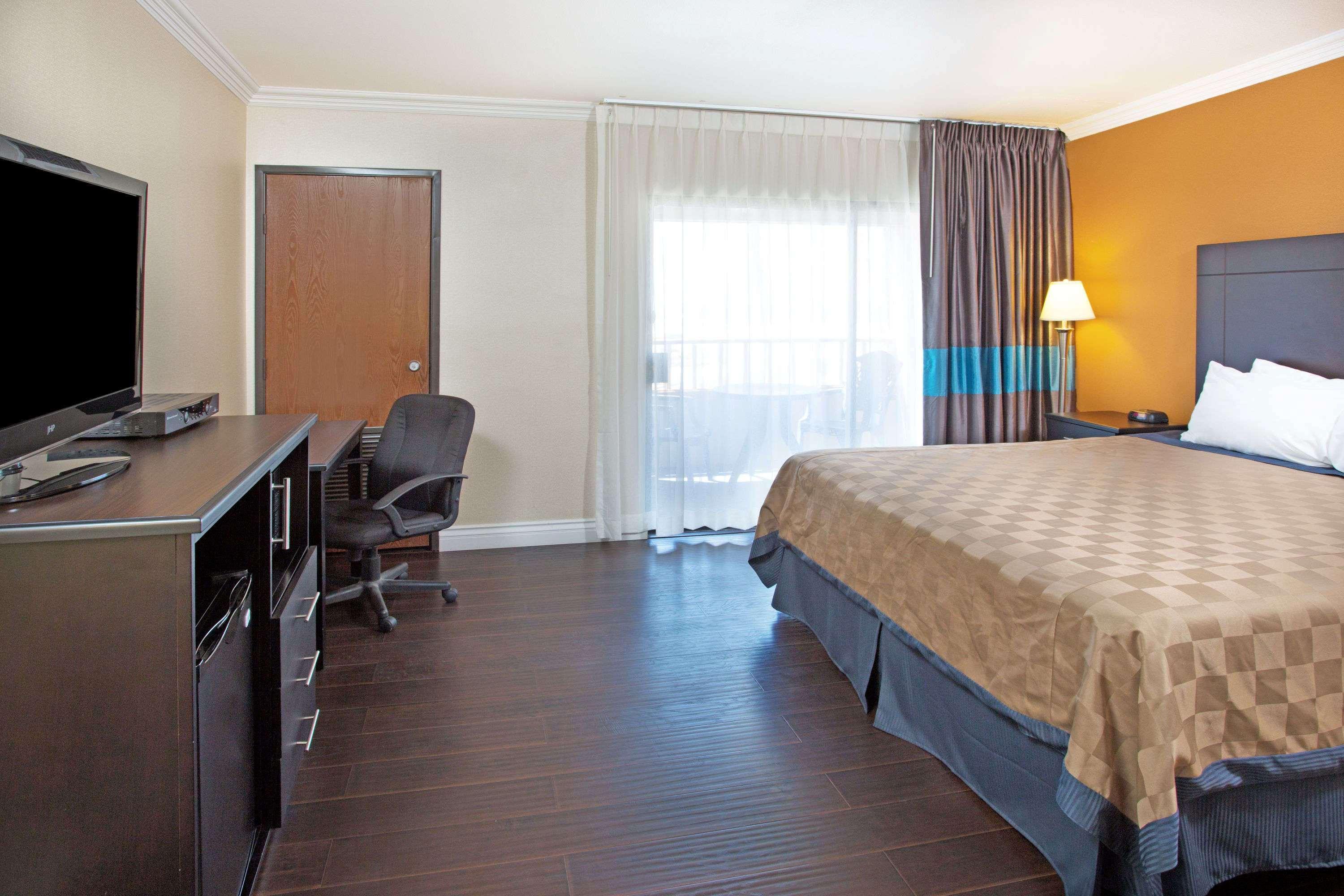 Travelodge By Wyndham Ocean Front Sunset Beach Exterior photo